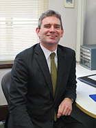 Geoffrey Pierce�i�p��`���[�^�[�j